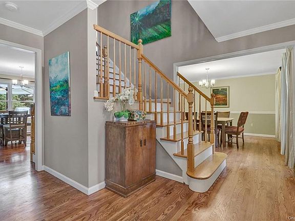5th image of 9 Brookside Dr