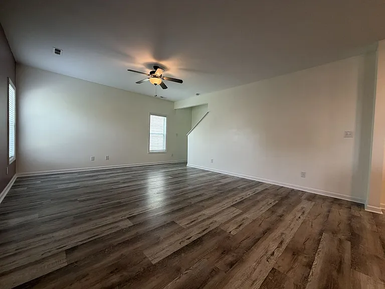 302 E Franck St — Photo 11