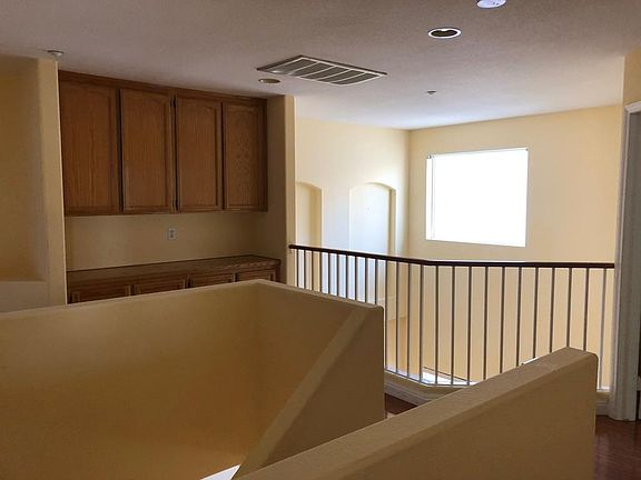 5th image of 9032 Hayvenhurst Ave