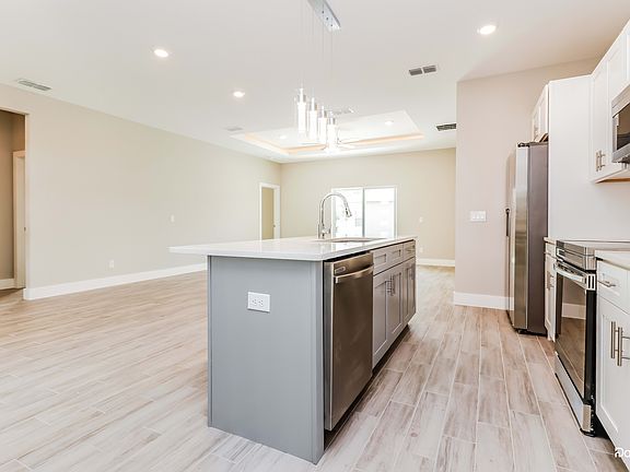 4th image of 108 Willow Dr