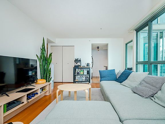 5th image of 1188 Howe St #2601