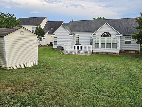 3rd image of 4022 Meadowview Hills Dr