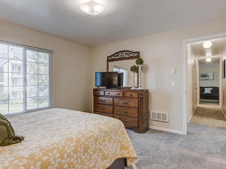 Parkwood Pointe Apartments — Photo 127