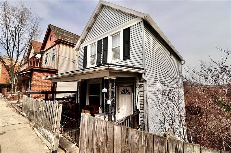 1611 Ridge Ave photo 1
