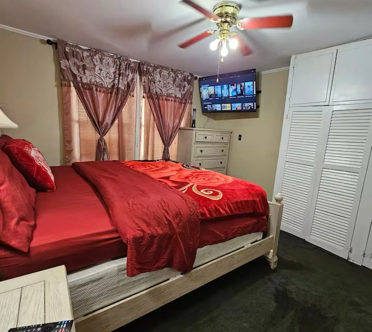 3 bed, 1300 sqft, $2,300 — Photo 4