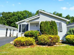 17 Brookview Lane, Manalapan, NJ 07726