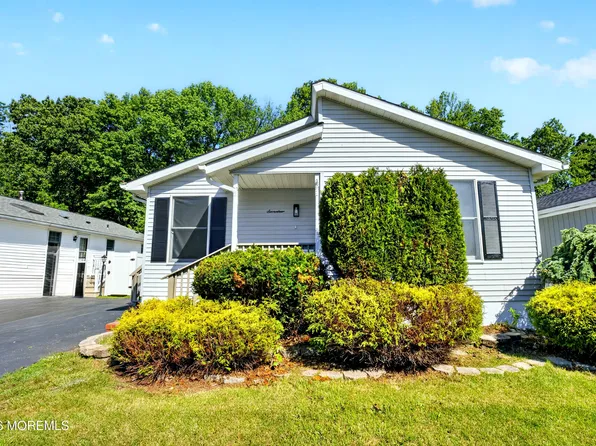 17 Brookview Lane, Manalapan, NJ 07726