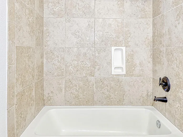 14325 Woods Point Ave — Photo 22