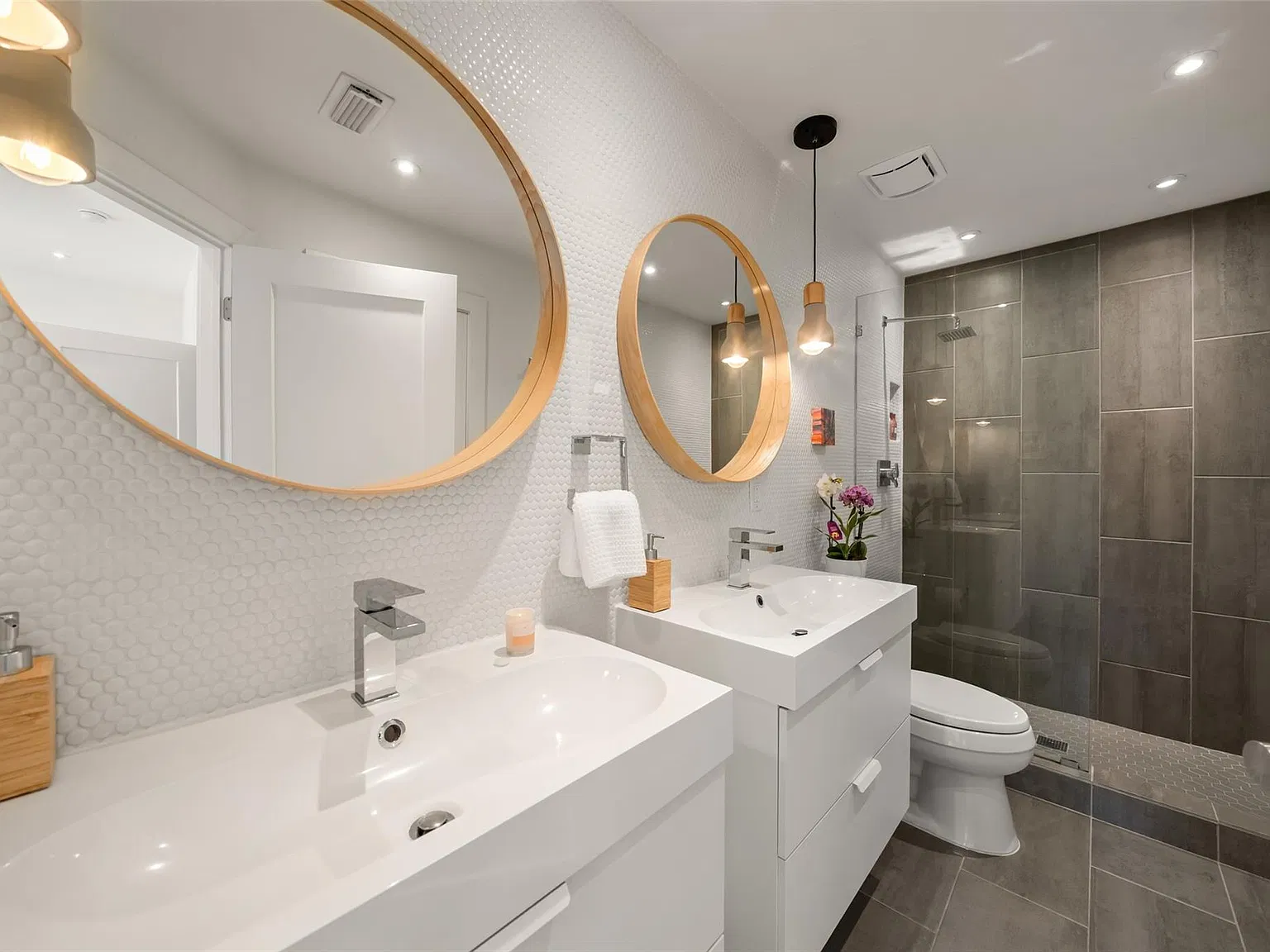 3 bed, 2.5 bath, 1330 sqft, $2,650 — Photo 3