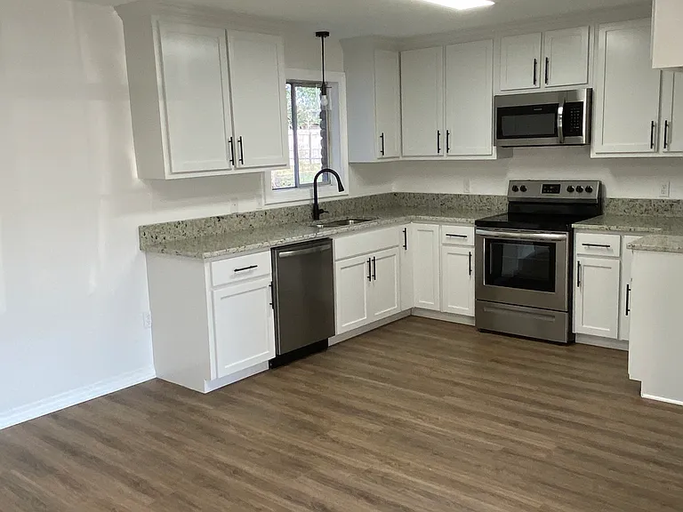108 Florence Dr — Photo 2