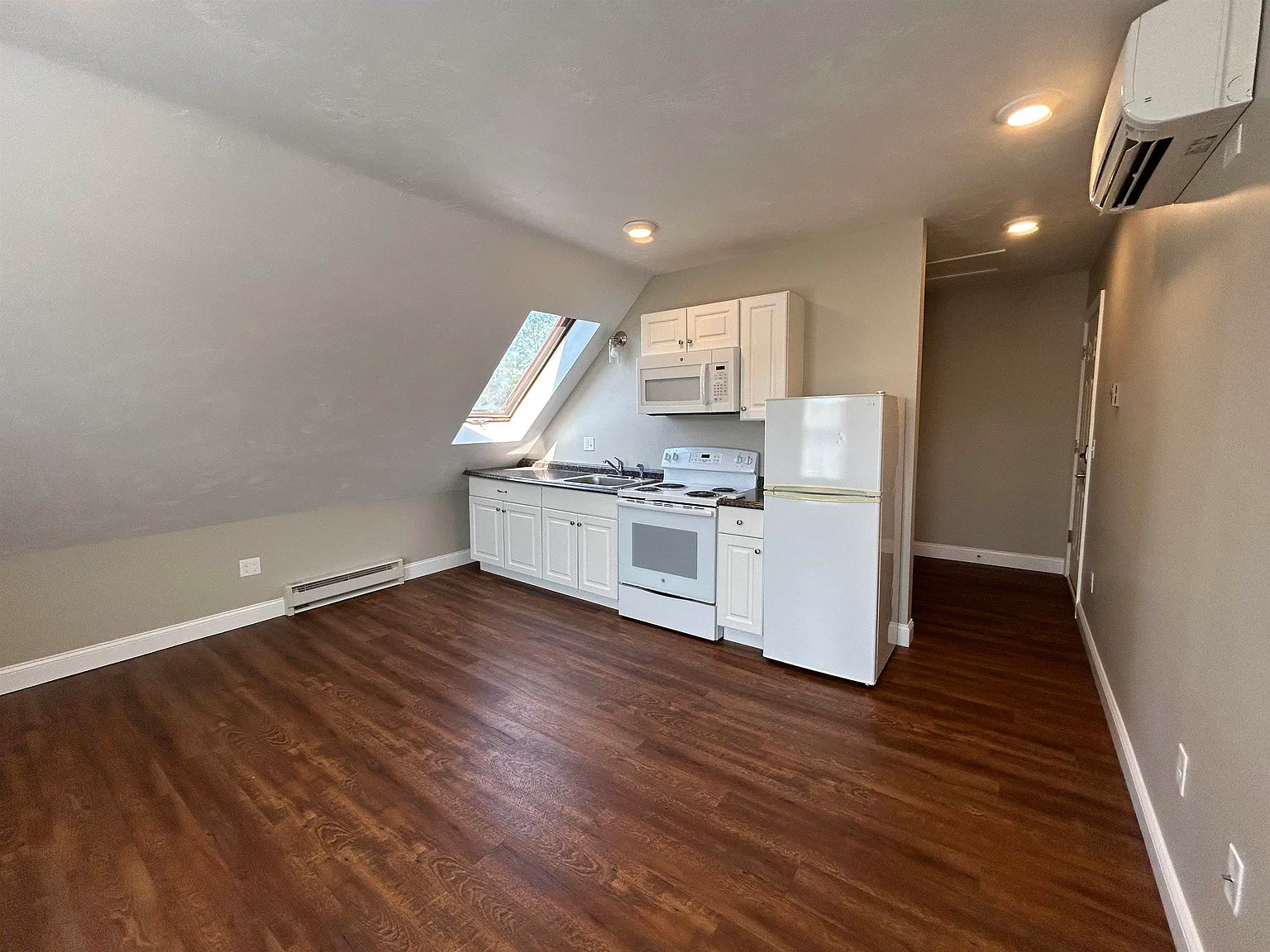 1 bed, 350 sqft, $900 — Photo 4