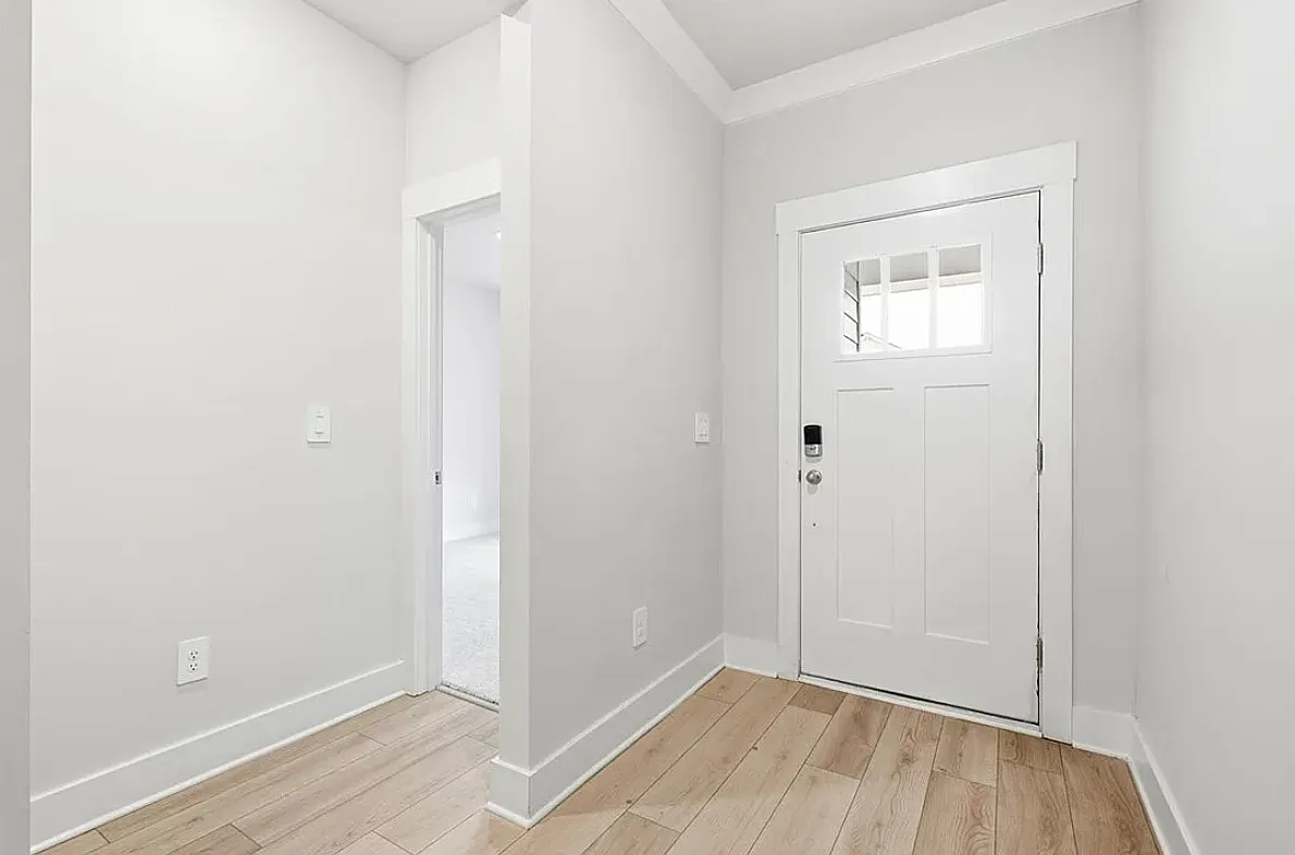 4 bed, 2001 sqft, $2,300 — Photo 3