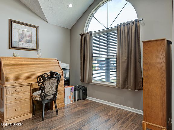 3rd image of 53 Garden Dr