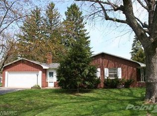 2204 Fairplain Ave, Benton Harbor, MI 49022