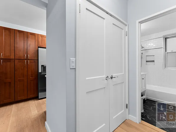 550 Grand Street image 5 of 20