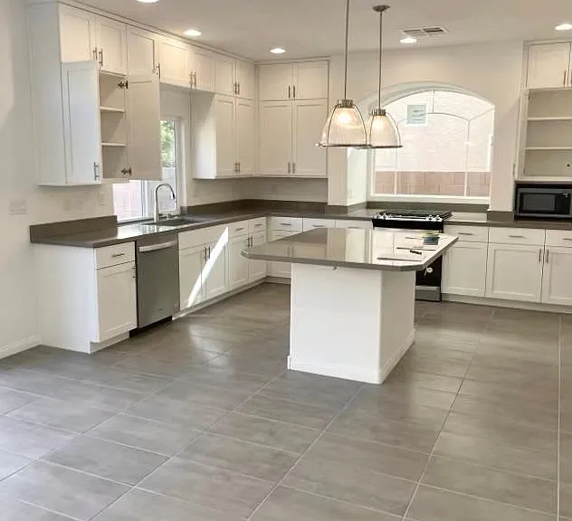 9747 Hawk Crest St — Photo 4