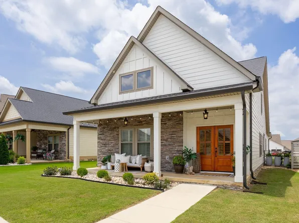 407 Tuscany Village Dr, Ringgold, GA 30736