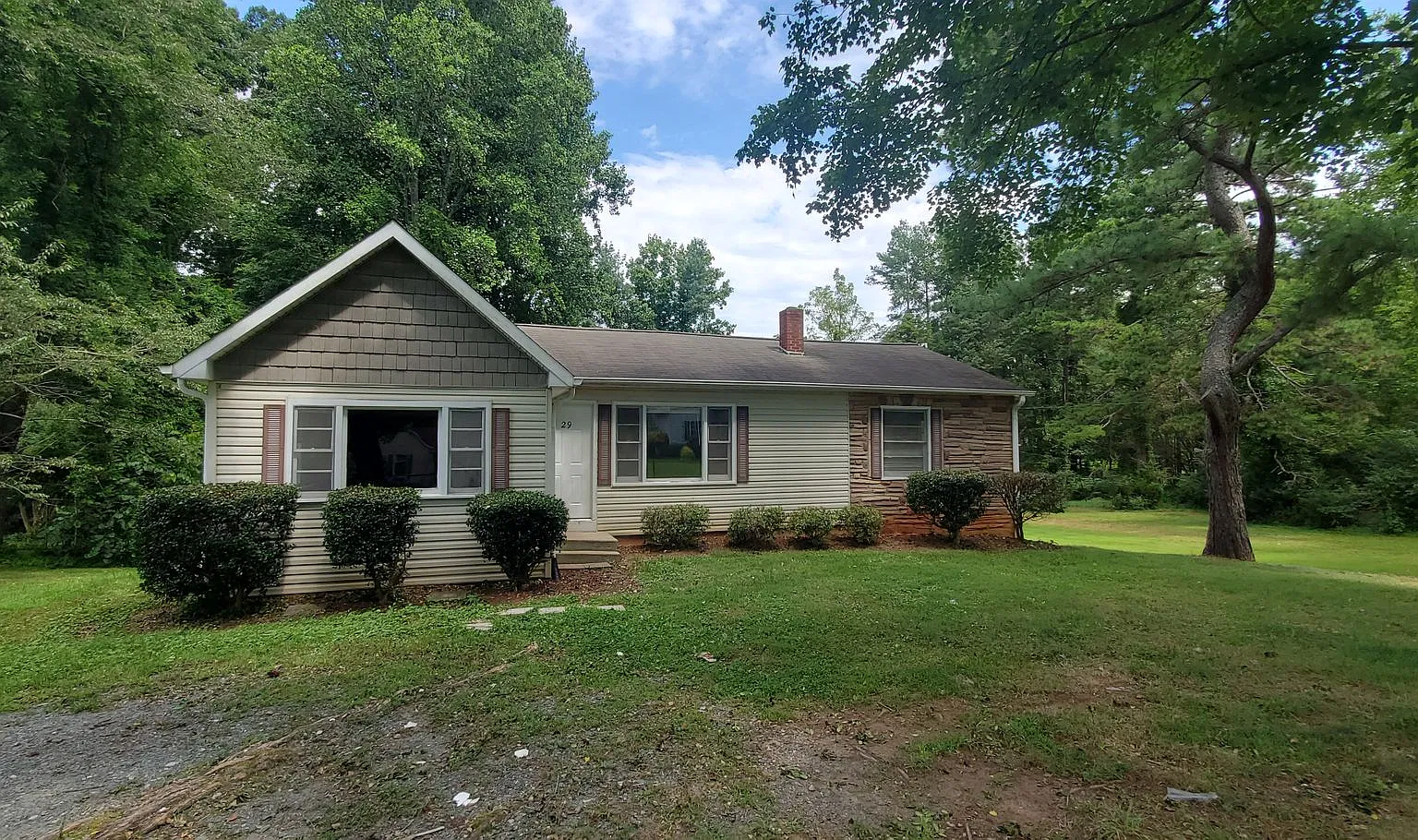 29 Robinhood Circle — Photo 1