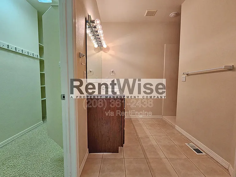 318 W Highland St — Photo 13