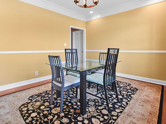 3rd image of 935 Terraceside Cir