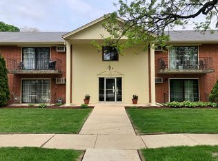 124 Burlington Ave, Clarendon Hills, IL 60514