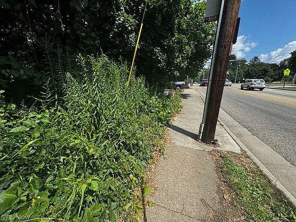 5th image of 180 N Hawkins Ave