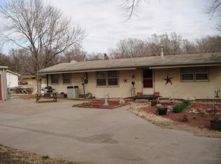 1801 4th St, Clay Center, KS 67432
