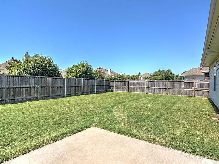 8405 Shasta Dr — Photo 26