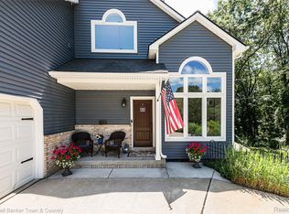 220 Norris Dr, Ortonville, MI 48462