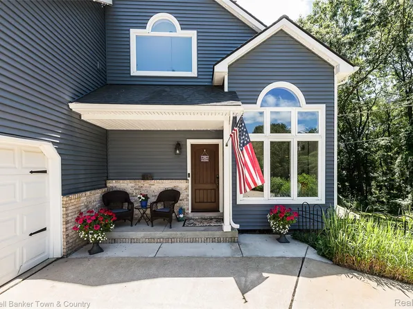 220 Norris Dr, Ortonville, MI 48462