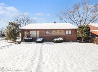 9360 Pine St, Taylor, MI 48180