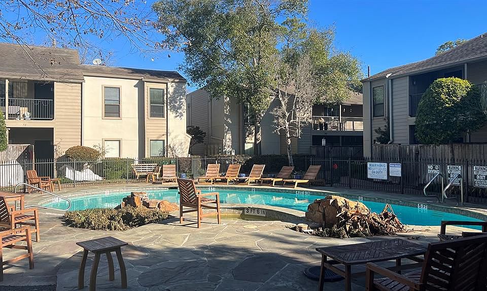 1st image of 1100 Augusta Dr APT 40