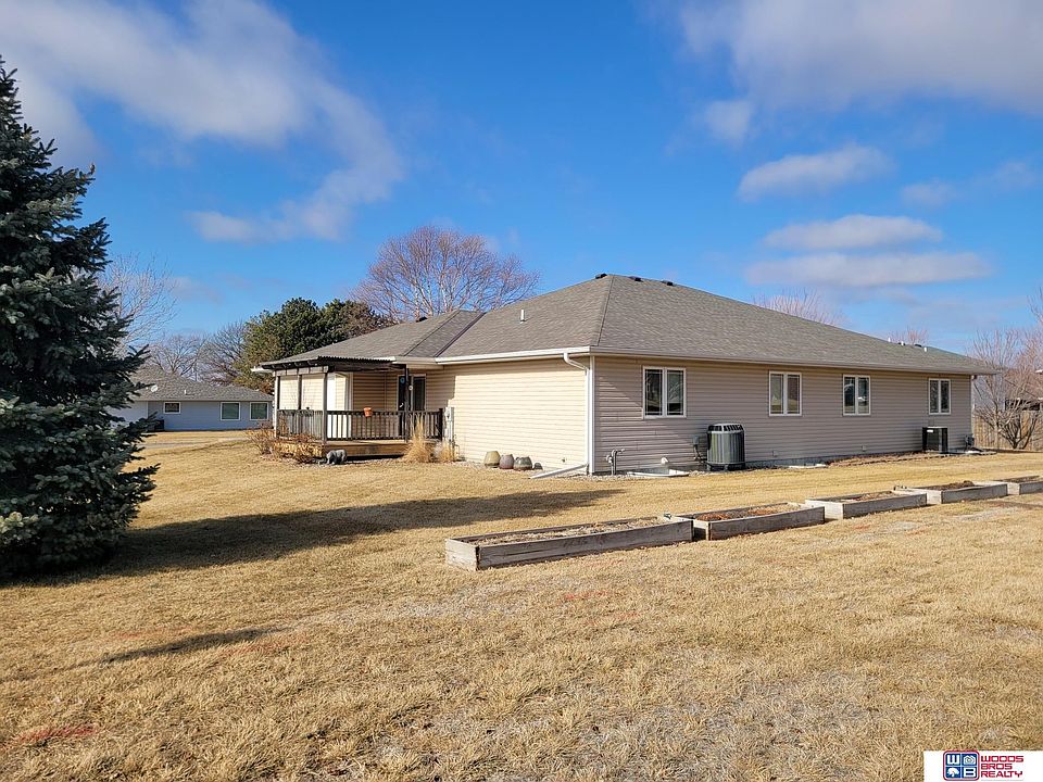 2nd image of 1900 Cynthia Ln