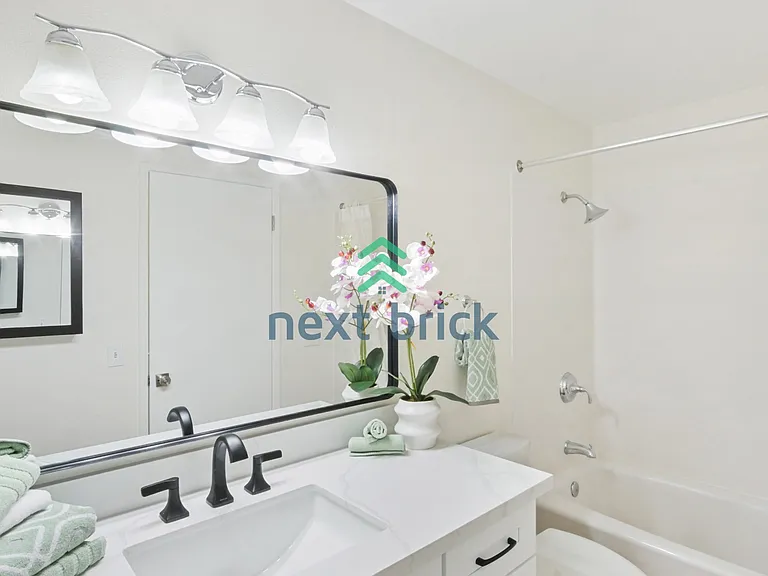 2104 Alki Ave SW #306 — Photo 22