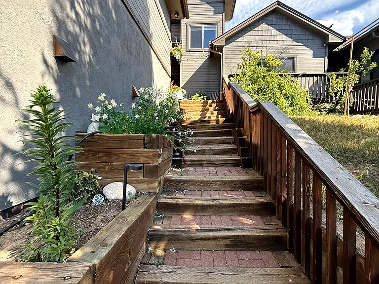 Meile Ln — Photo 1