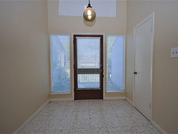 3rd image of 15666 Fern Basin Dr