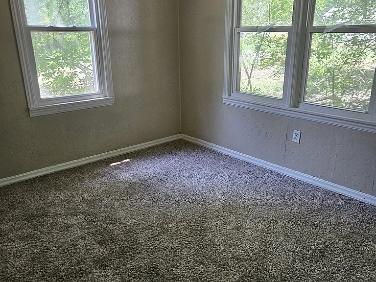 1035 W Ash Ave #B — Photo 7