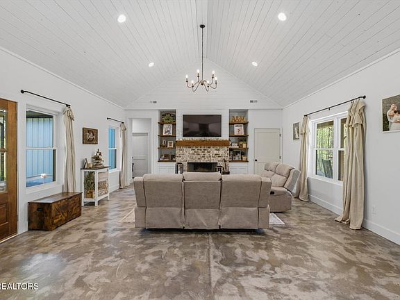 14th image of 8212 Barker Rd