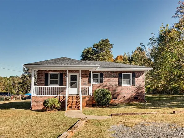 490 Stuart St, Ramseur, NC 27316