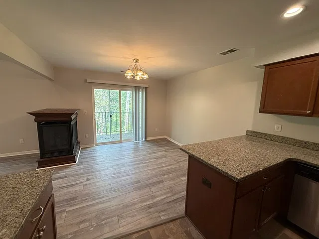 2 bed, 1700 sqft, $1,870 — Photo 4