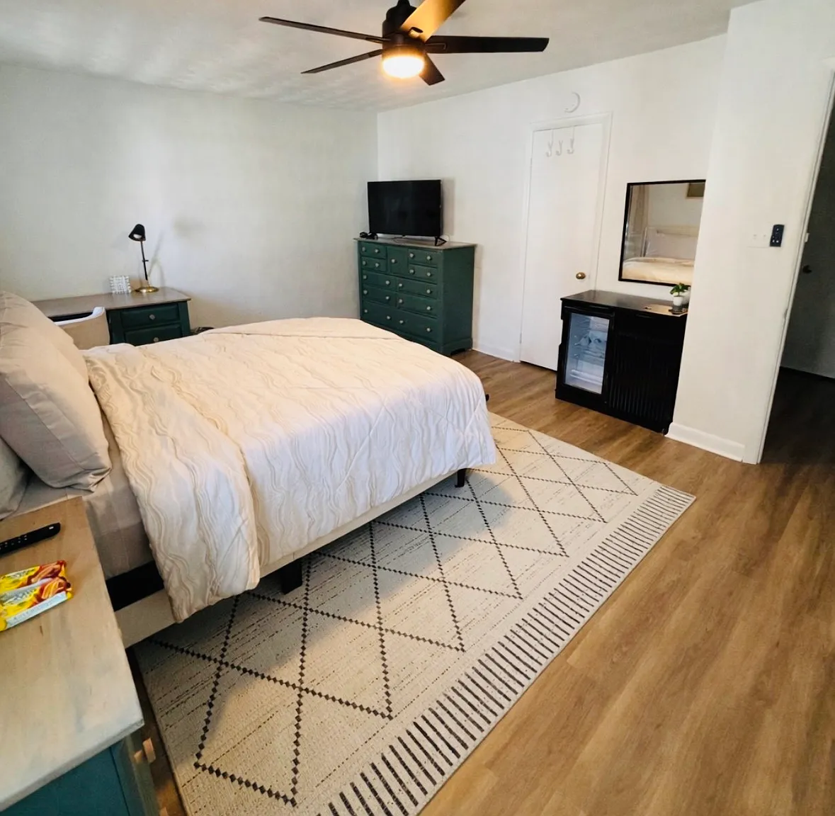 3441 Bruin Dr — Photo 2