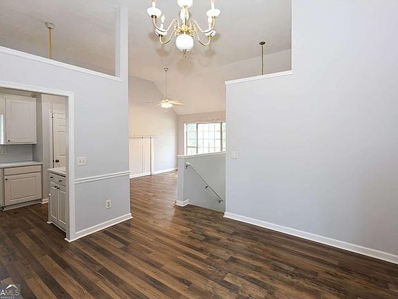 5th image of 75 Woodland Ridge Cir