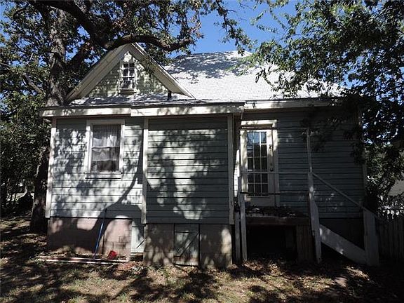 4th image of 1213 N Oak Ave