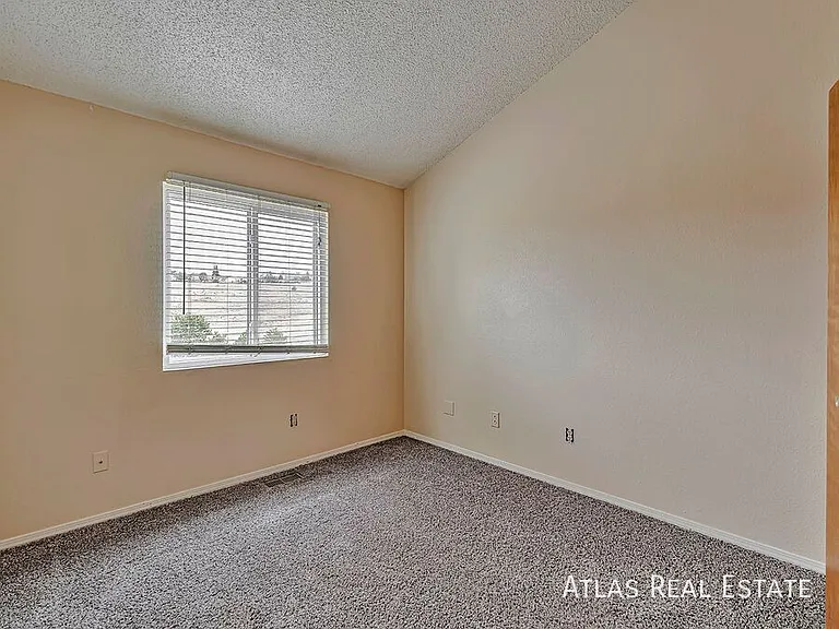 8150 Camfield Cir — Photo 8