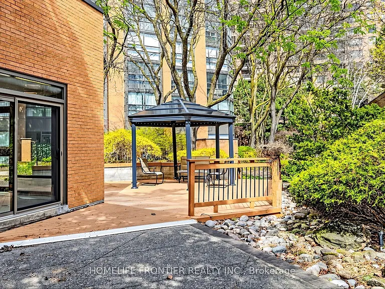 131 Beecroft Rd #203 — Photo 40