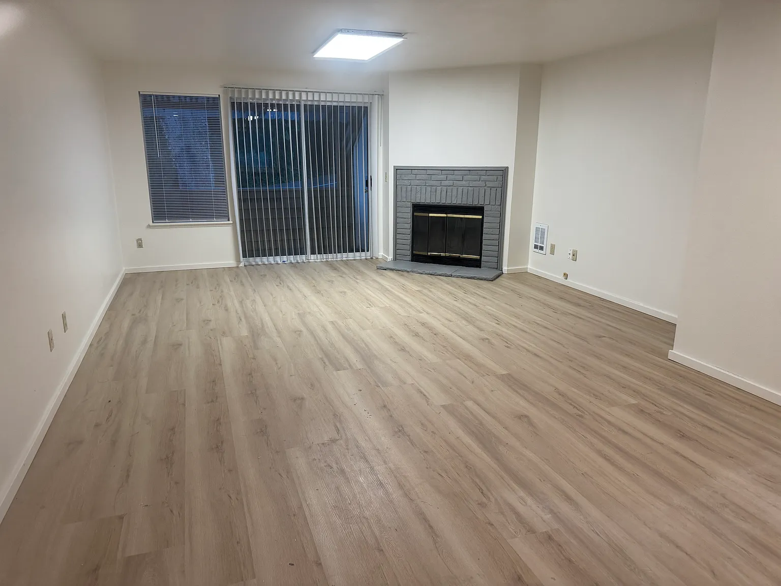 2 bed, 1000 sqft, $2,000 — Photo 3