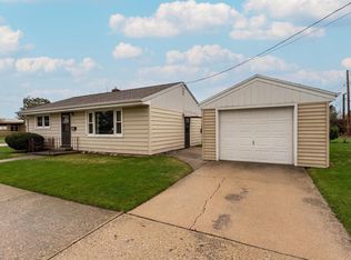 3503 Forest Cir, Manitowoc, WI 54220