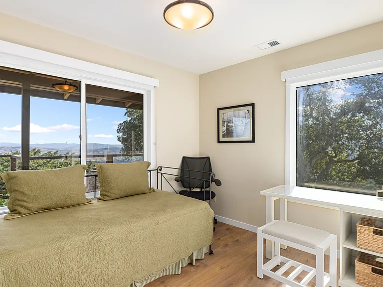 Guest house secondary bedroom