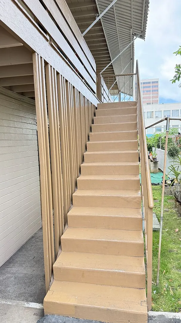 Newly renovated ground-floor studio on Kinau Street with 1 Bath - One Parking available (addition... — Photo 3