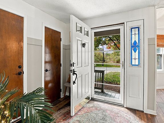 3rd image of 6 Spruce Pond Rd #6